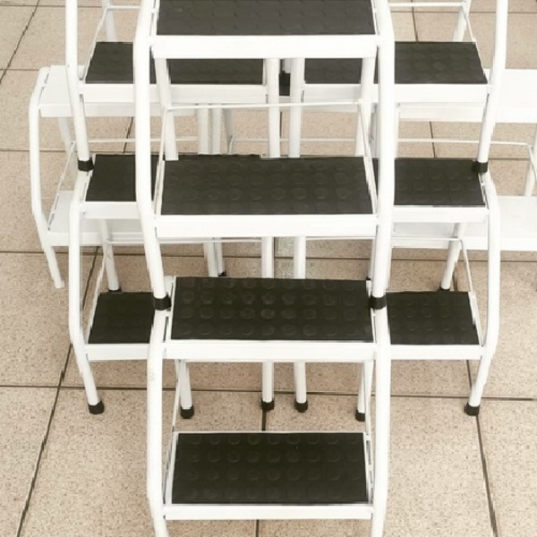 escada_de_2_degraus_epoxi_1572496362_5328_600x600.jpg Escada De 2 Degraus Epóxi - Imagem 3