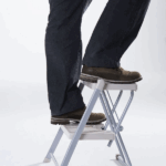 Escada Dobrável Resistente 2 Degraus Doméstica Anodilar Aço Cinza - Imagem 5